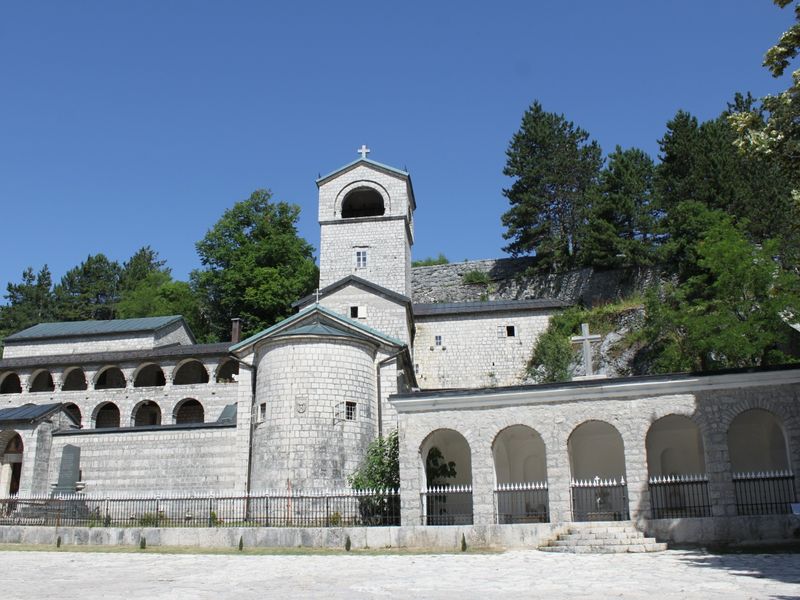 Цетинский монастырь цетине. Цетинье мужской монастырь в болгарии. Цетинский монастырь цетине. Черногория цетинский монастырь рисунок. Цетиньский монастырь иоанна предтечи.