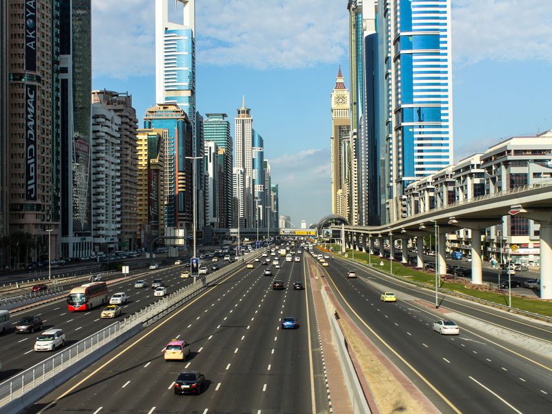 По Дубаю на кабриолете (3/15)