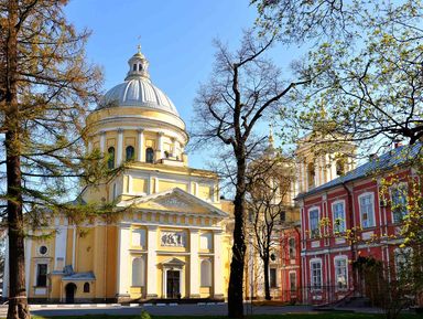 По святым местам Северной столицы